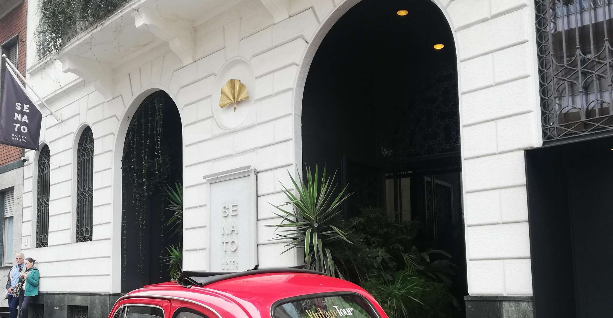 Milan: Grand Tour by Vintage Red Fiat 500 (4 Hs, 4 stops)