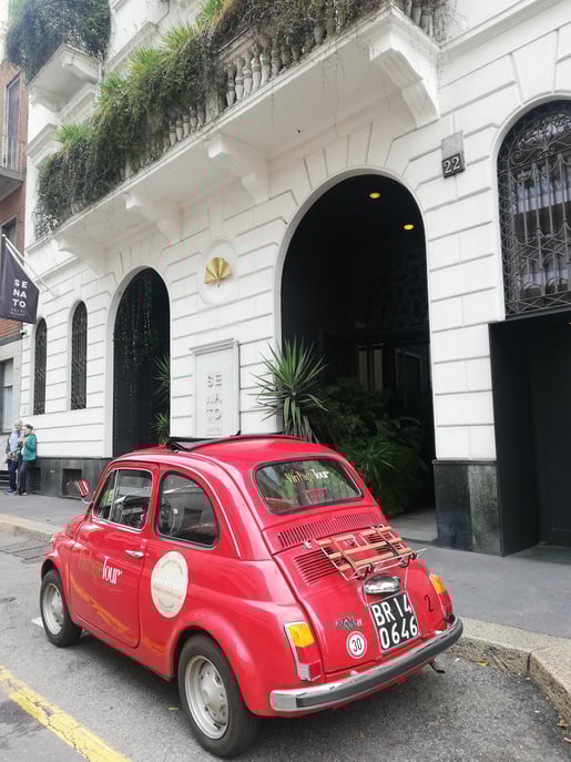 Mailand: Grand Tour mit dem roten Fiat 500 (4 Hs, 4 Stopps) Mailand: Grand Tour ...