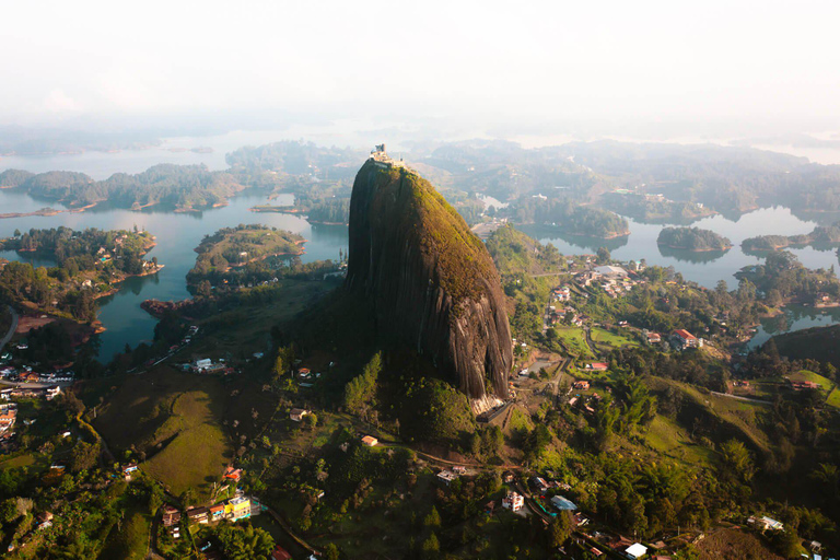 Tour privato di mezza giornata alla Pietra di Peñol da Medellin