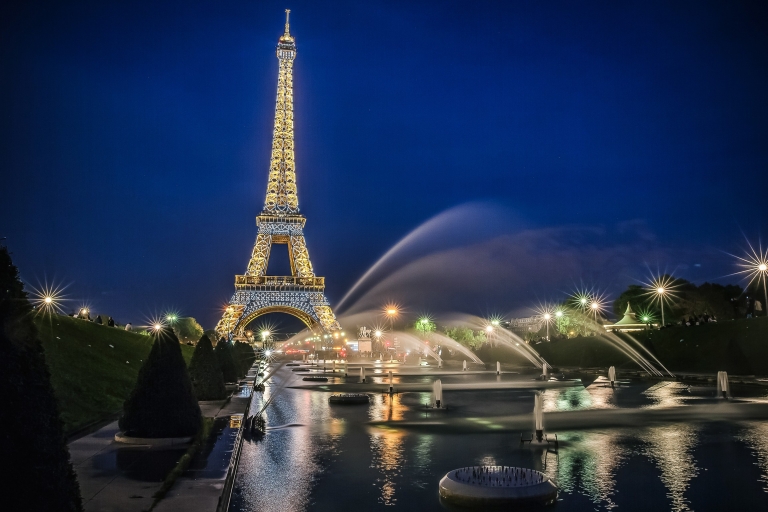 Parijs: avondtour & Moulin Rouge-showShow, halve fles champagne en avondtour door Parijs