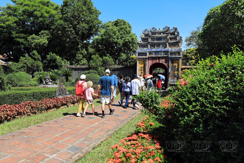 All Inclusive Hue Imperial City Walking Tour with Lunch Hue: Imperial City Walking Tour with Local Gifts