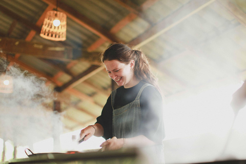 HALVDAGSKURS I MATLAGNING på The Rice Barn Thai Cooking FarmKrydda ditt liv och njut av spännande matlagning med oss