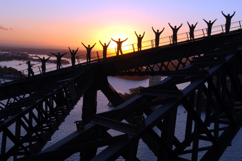 Sydney Harbour BridgeClimb: Cume do CrepúsculoSydney Harbour BridgeEscalada: Crepúsculo 17:15