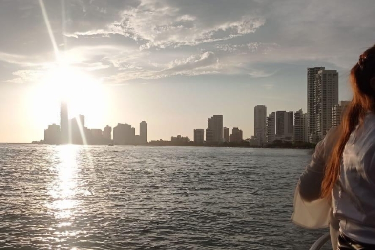Cartagena: Rondvaart bij zonsondergang met open bar en snacks