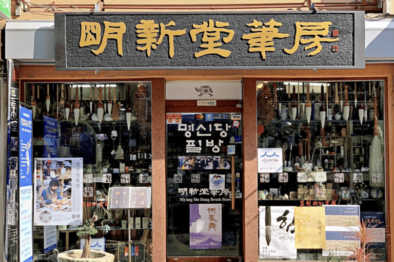 Seúl: tour a pie guiado por Insa-dong y el templo JogyesaSeúl: tour a pie guiado por Insadong y el templo Jogye