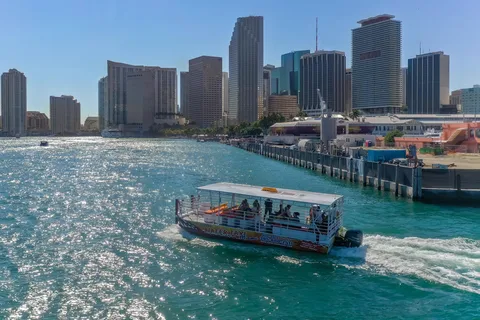 Tour en bateau dans la baie de Biscayne avec des arrêts à Miami Beach et Miami