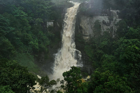 康提：兰博达瀑布和普纳瀑布，以及安布鲁瓦瓦天空塔日落康提：兰博达瀑布和普纳瀑布，以及安布卢瓦瓦天空塔日落之旅