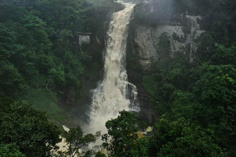康提：兰博达瀑布和普纳瀑布，以及安布鲁瓦瓦天空塔日落康提：兰博达瀑布和普纳瀑布，以及安布卢瓦瓦天空塔日落之旅