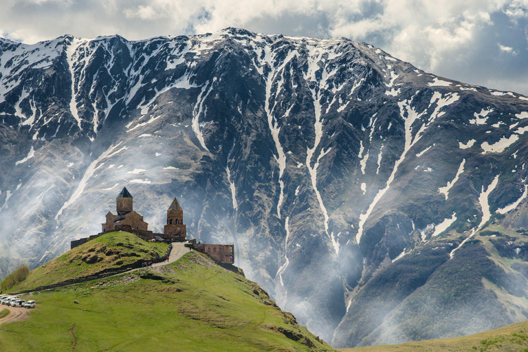 De Tbilisi: Fortaleza de Ananuri e viagem de 1 dia a Kazbegi