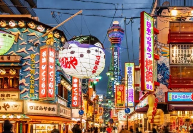 Osaka: Matcha Tea-Making Experience & Guided City Tour