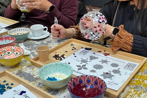 San Jose: laboratorio di lampade a mosaico turcheSan Jose: Laboratorio di lampade a mosaico turche