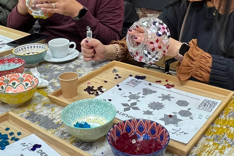 San Jose: laboratorio di lampade a mosaico turcheSan Jose: Laboratorio di lampade a mosaico turche