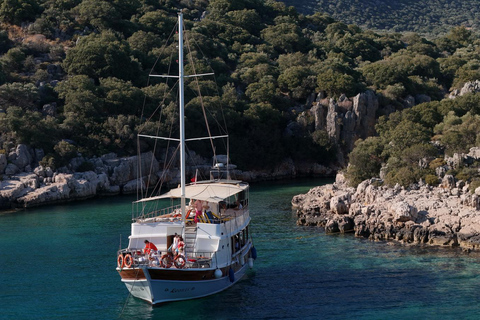 From Kaş: Kekova Boat Tour with Lunch and Swimming Stops