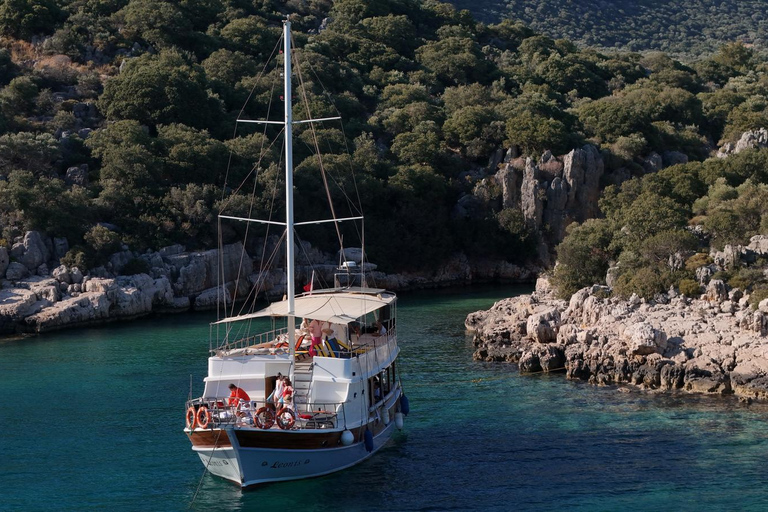 From Kaş: Kekova Boat Tour with Lunch and Swimming Stops