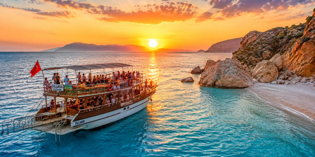 Antalya: Suluada Island Sunset Boat Cruise with Dinner