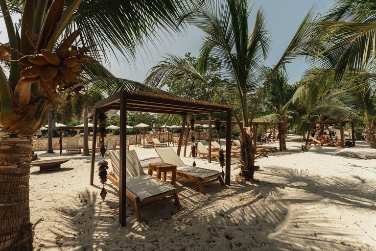 Cartagena:Makani Beach Club w/ Boat Transfer, Drink & Sunbed Makani ELUA VIP Couple Experience – Spa, Lunch & Drinks