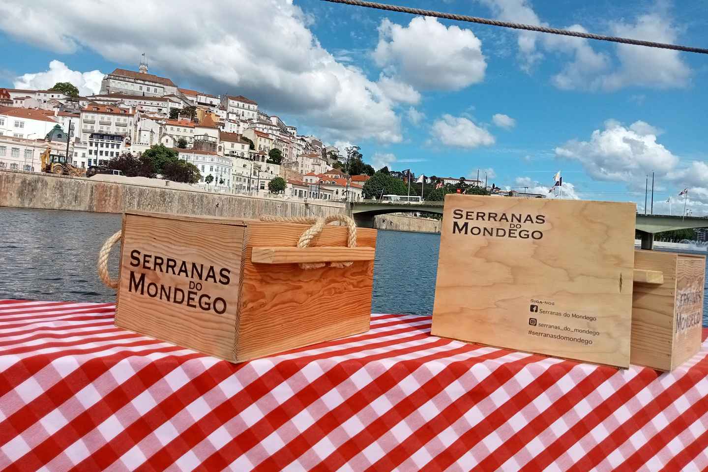 Paseo en Barca Serrana por el río Mondego en Coimbra