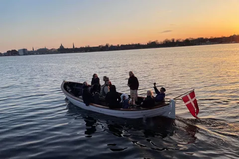 Kopenhagen: Privétour door de grachten in een oude houten boot met gids