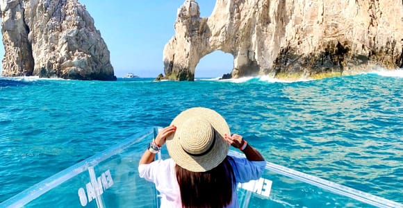 Group getaway to the Arch of San Lucas on a transparent boat from San José