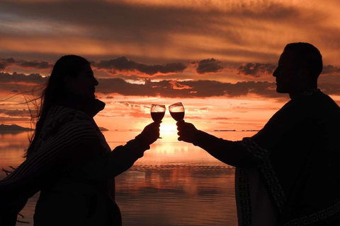 Uyuni: Całodniowa wycieczka po Salt Flats z winem o zachodzie słońca