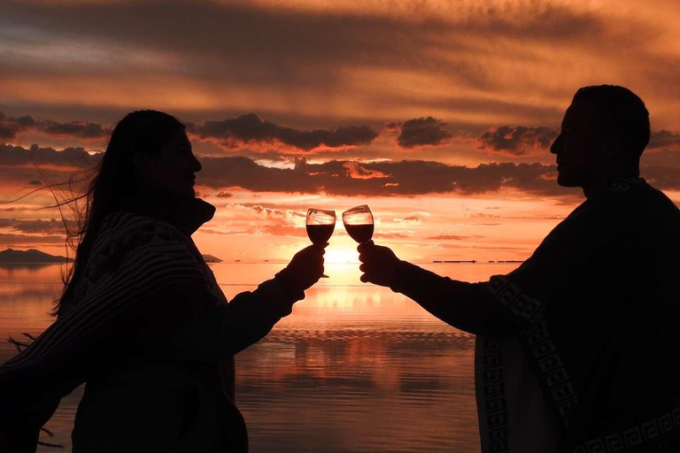 Uyuni: Całodniowa wycieczka po Salt Flats z winem o zachodzie słońca