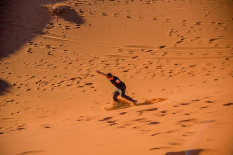 梅尔祖卡沙漠：骆驼骑乘体验、四轮越野车和星空露营选项2：豪华营地