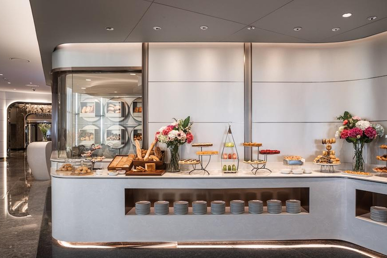 Pattaya: Ristorante Orbit Grande Centre Point Space PattayaTango Mango: Cena internazionale a buffet (domenica - giovedì)