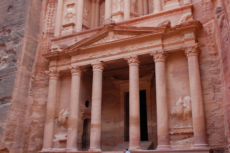 Passeio de um dia inteiro de Amã a Petra com passeio a cavalo no deserto