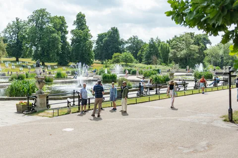 London: Kensington Palace Gardens Tour med royal high tea