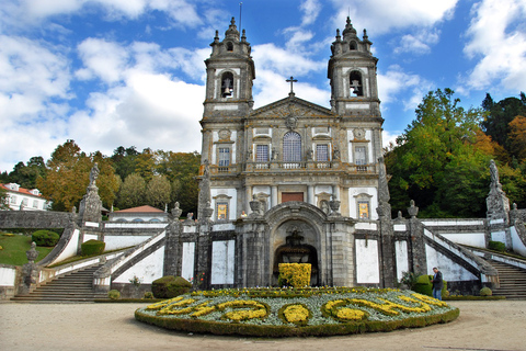 Private Tour From Porto: Guimarães and BragaUntil 3 Passengers