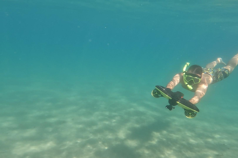 Salou: Paseo Privado en Barco Zodiac por las Calas de Salou