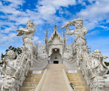 From Chiang Rai: Famous Temples and Golden Triangle Day Tour