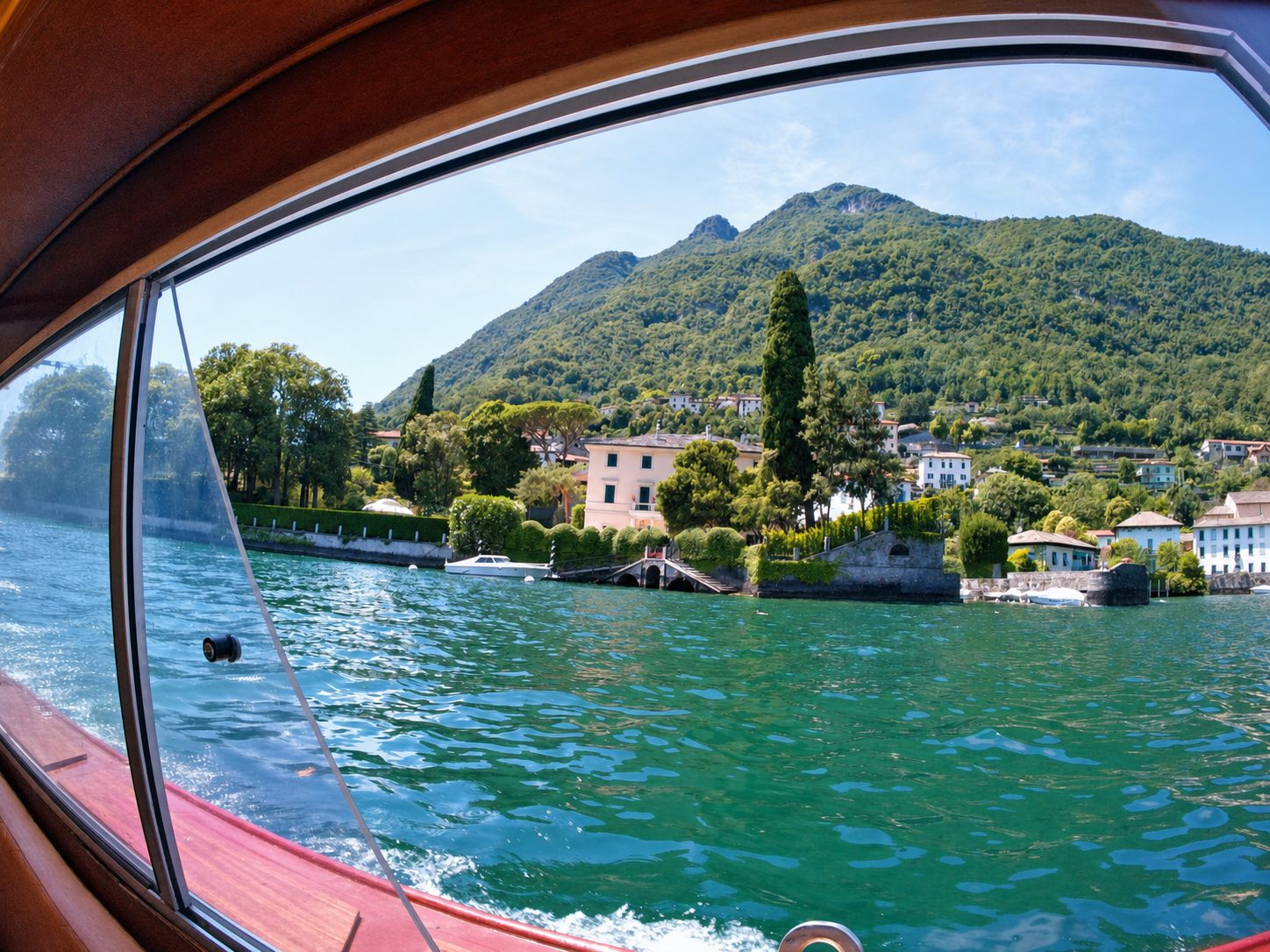 Como: Bootstour zu den Villen am Comer See mit Skipper