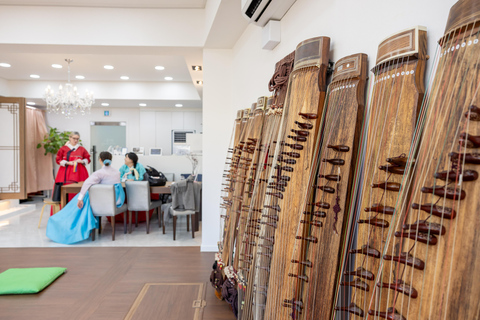 Seoul: Mini Gayageum Workshop with Bukchon Views Premium : DIY Mini Gayageum + Authentic Master Lesson