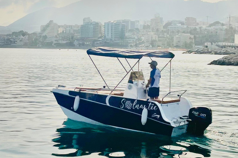 ماربيا: تأجير قوارب بدون ترخيص لمشاهدة الدلافينإيجار لمدة 30 دقيقة