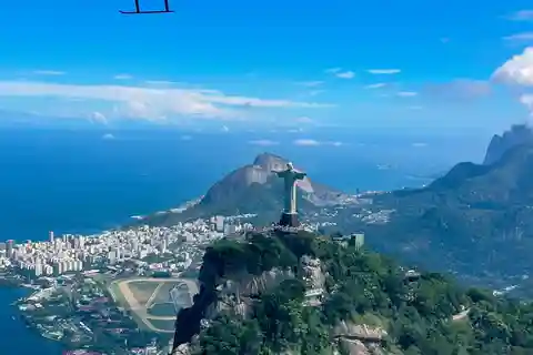 Rio de Janeiro: Helicopter Flight Christ the Redeemer 30 min