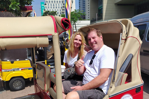 Colombo: Private Tuk-Tuk City Tour with Meal and Guide