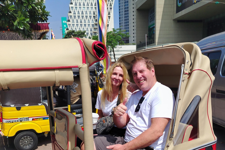 Colombo: Private Tuk-Tuk City Tour with Meal and Guide