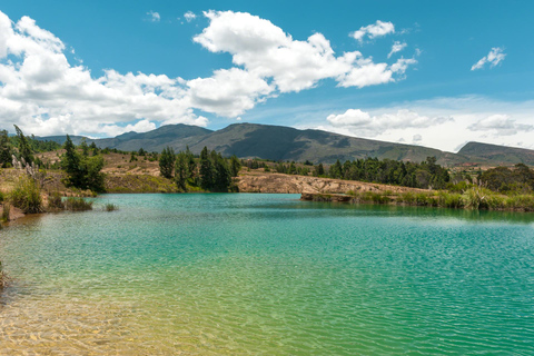 Von Bogota: Tour nach Villa de Leyva, Ráquira, Casa Terracota und Pozos Azules