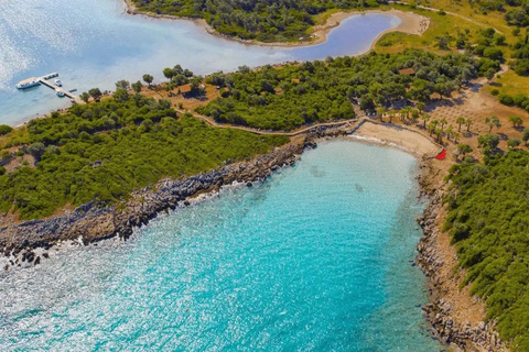 Marmaris: Cleopatra Island Boat Tour with Swimming Stops
