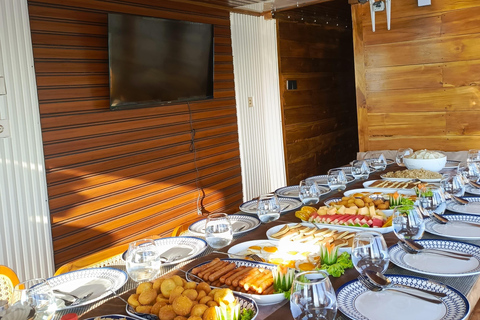 Labuan Bajo: 3-Day Komodo Sailing Luxury Boat with All Fees Deluxe Boat - Private Standar Room (2pax/room)