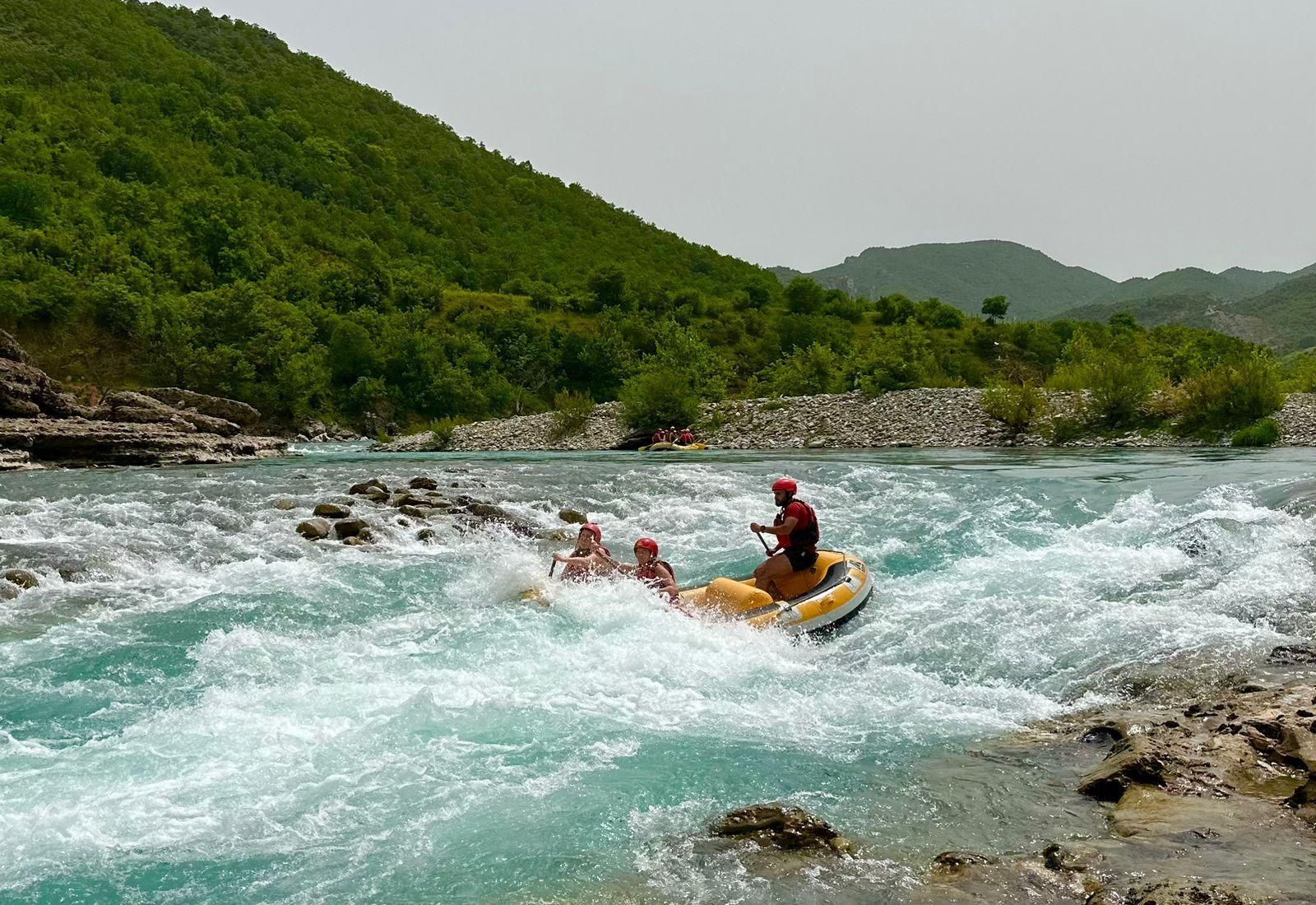 Fluss Vjosa: Rafting und Kajakfahren – ein unvergessliches Erlebnis in der Wildnis
