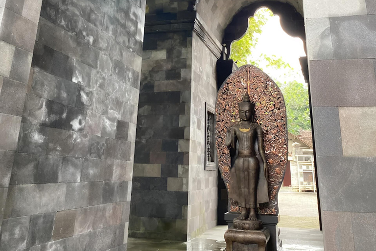 Yogyakarta: Hiking Nature Waterfall & Temples Tour Yogyakarta: Siluwok Waterfall & Temples Tour