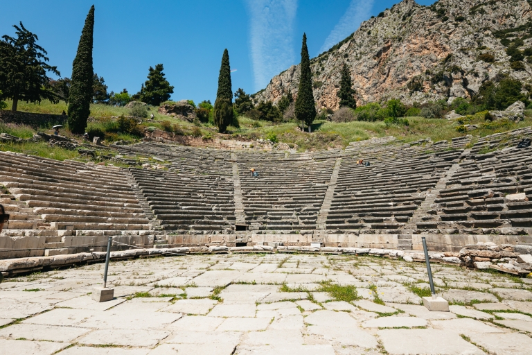 Atenas: tour guiado a Delfos recogida y almuerzo opcionalTour en inglés con almuerzo incluido
