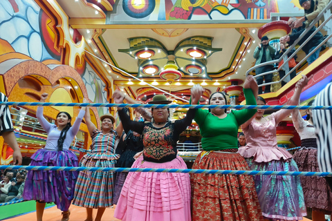 Espectáculo de lucha libre de cholitas con servicio de recogida, aperitivos y recuerdo.Espectáculo de lucha libre cholita con servicio de recogida, aperitivos y recuerdo