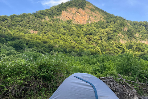 Bakú: excursión de escalada al castillo de hadas de Zagatala con acampadaBakú: Excursión al castillo encantado de Zagatala con acampada