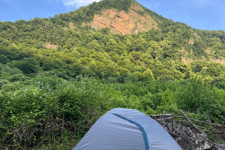 Bakú: excursión de escalada al castillo de hadas de Zagatala con acampadaBakú: Excursión al castillo encantado de Zagatala con acampada