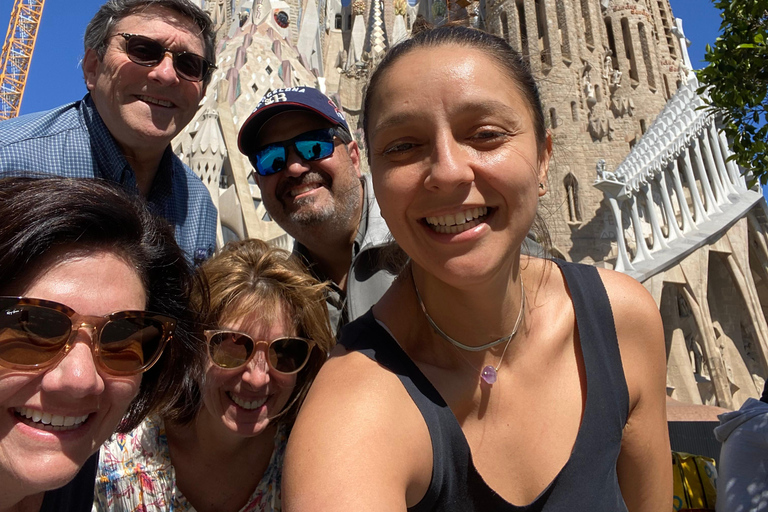Sagrada Familia & Official Guide Private or Small Group Tour Sagrada Familia Small Groups Tour, Official Guide & Tickets