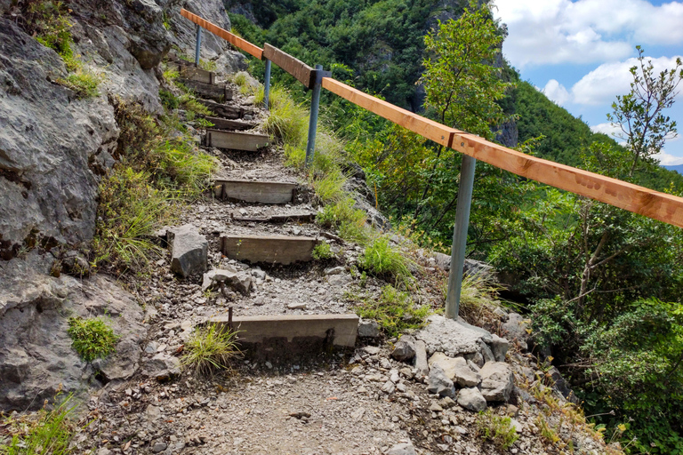 &quot;Grotta di Pëllumbas e fiume Erzeni: Escursioni e nuoto&quot;