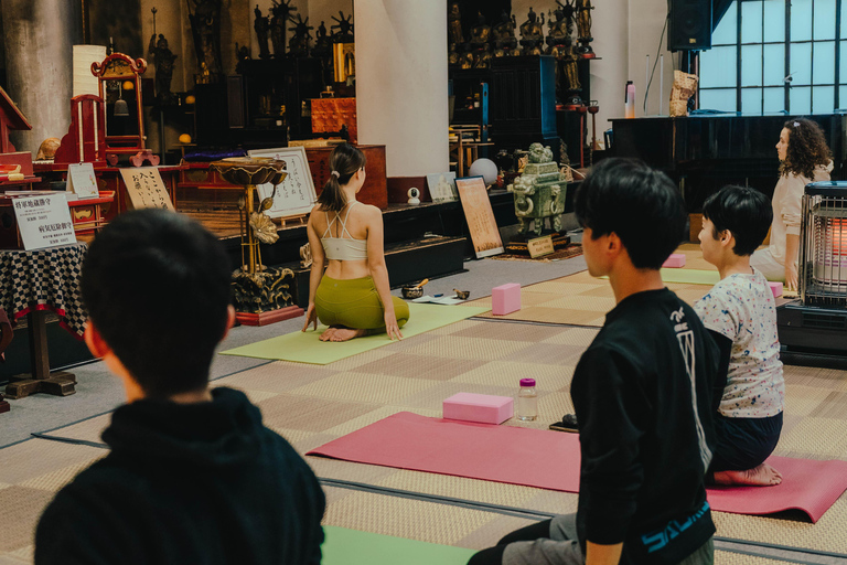 Kyoto: Yoga Session in a Japanese Temple with a Meal 2 yoga lesson + meal